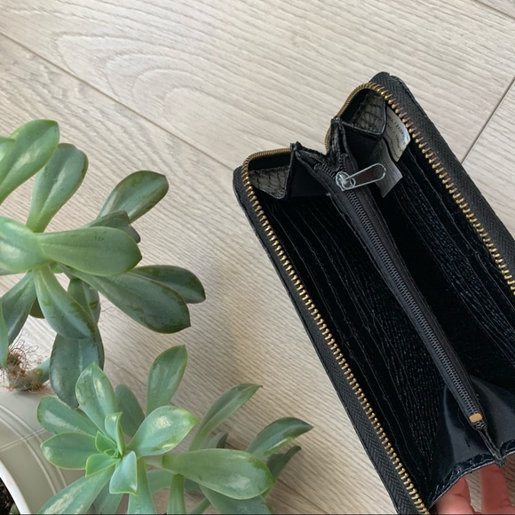 Vegan Snakeskin Wallet - Picture 3 of 6